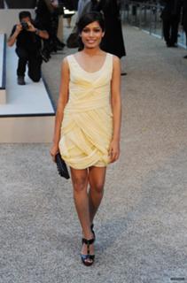 Freida Pinto feet photo thumbnail