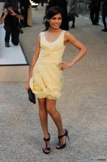 Freida Pinto feet photo thumbnail