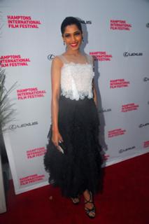 Freida Pinto feet photo thumbnail