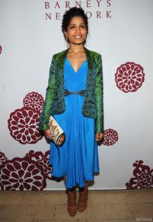 Freida Pinto feet photo thumbnail