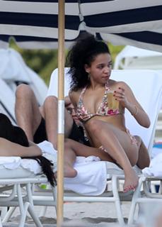 FKA twigs feet photo 2