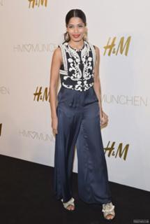 Freida Pinto feet photo thumbnail