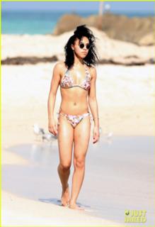 FKA twigs feet photo 5