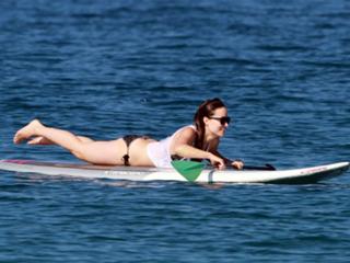 Olivia Wilde feet photo thumbnail