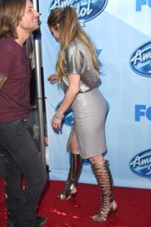 Jennifer Lopez feet photo thumbnail