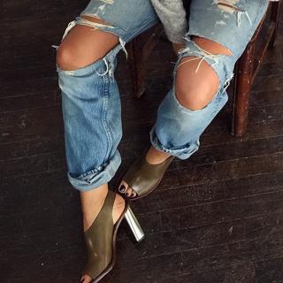 Shay Mitchell feet photo thumbnail