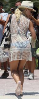 Julianne Hough feet photo thumbnail