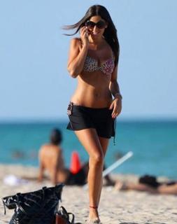 Claudia Romani feet photo thumbnail