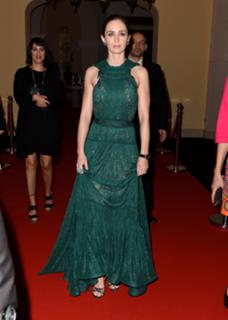 Emily Blunt feet photo thumbnail
