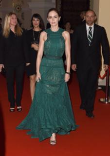 Emily Blunt feet photo thumbnail