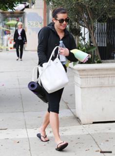 Lea Michele feet photo thumbnail