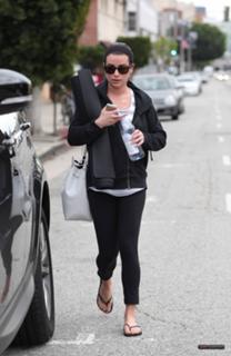 Lea Michele feet photo thumbnail