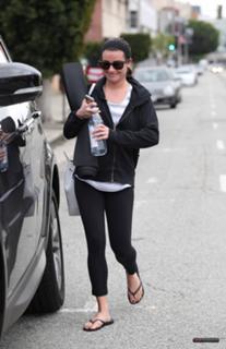 Lea Michele feet photo thumbnail