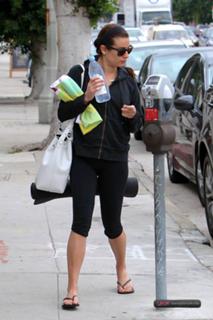 Lea Michele feet photo thumbnail