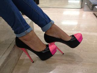 Alessia Marcuzzi feet photo thumbnail