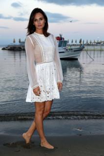 Anna Safroncik feet photo thumbnail