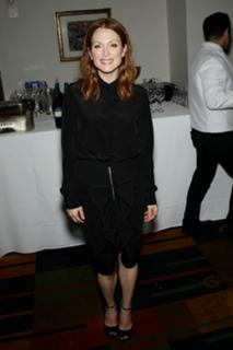 Julianne Moore feet photo thumbnail