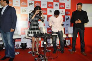 Anushka Sharma feet photo thumbnail