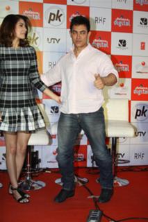 Anushka Sharma feet photo thumbnail