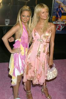 Paris Hilton feet photo thumbnail