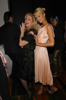 Paris Hilton feet photo thumbnail