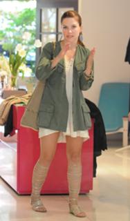 Sophia Bush feet photo thumbnail