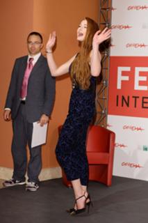 Sophie Turner feet photo thumbnail