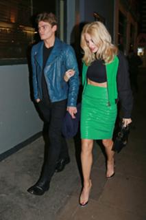 Pixie Lott feet photo thumbnail