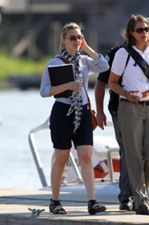 Scarlett Johansson feet photo thumbnail