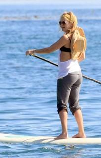 Kate Hudson feet photo thumbnail