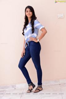 Pooja Hegde feet photo thumbnail