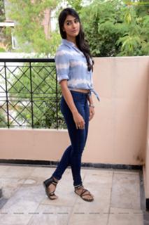 Pooja Hegde feet photo thumbnail