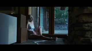 Rosamund Pike feet photo thumbnail