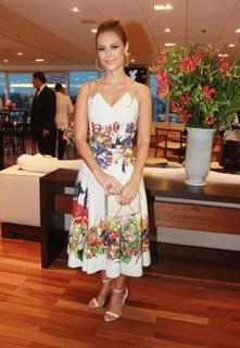 Paolla Oliveira feet photo thumbnail