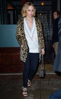 Jennifer Lawrence feet photo thumbnail