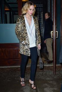 Jennifer Lawrence feet photo thumbnail