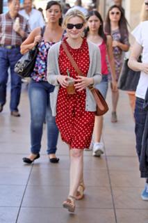 Gillian Jacobs feet photo thumbnail