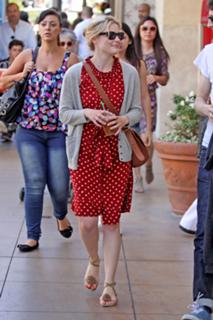 Gillian Jacobs feet photo thumbnail