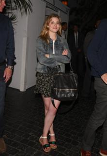 Gillian Jacobs feet photo thumbnail