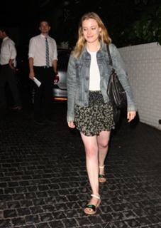 Gillian Jacobs feet photo thumbnail