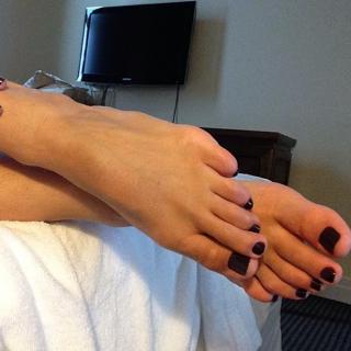 Franciely Freduzeski feet photo thumbnail