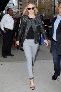 Jennifer Lawrence feet photo thumbnail