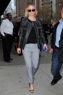 Jennifer Lawrence feet photo thumbnail