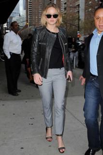 Jennifer Lawrence feet photo thumbnail
