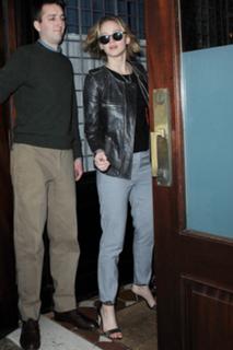 Jennifer Lawrence feet photo thumbnail