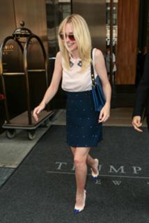 Dakota Fanning feet photo thumbnail