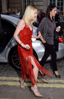 Dakota Fanning feet photo thumbnail