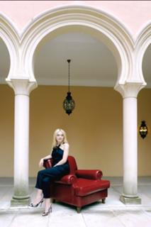Dakota Fanning feet photo thumbnail