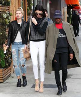 Kendall Jenner feet photo thumbnail