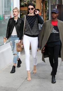 Kendall Jenner feet photo thumbnail
